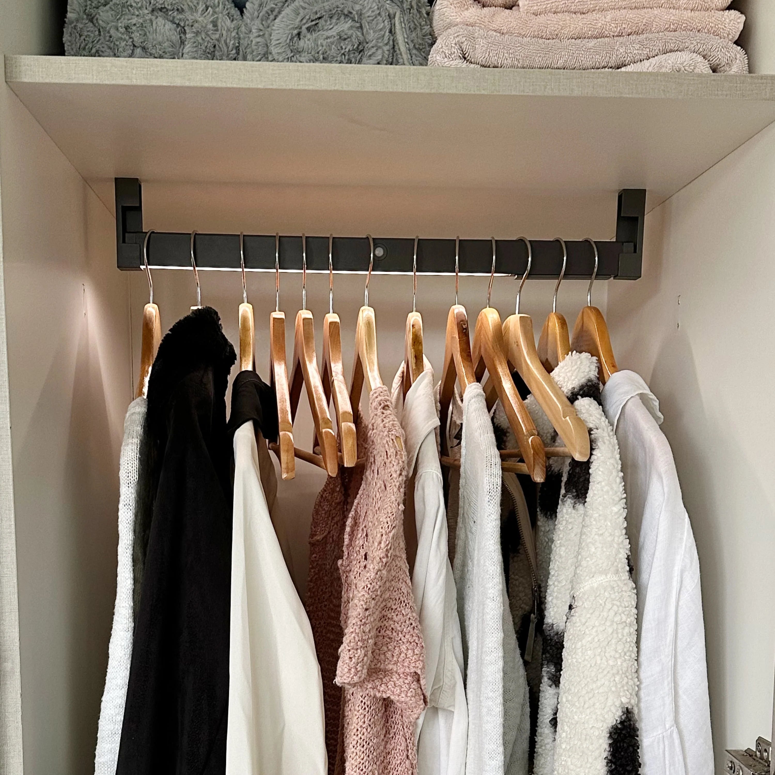 Barra de Clóset con Luz LED y Sensor | 1 mt